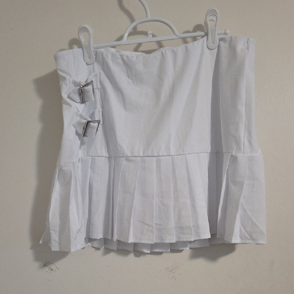 HALARA White Skort with Buckle Details